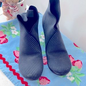 Charleston shoe company stretch fabric wedge